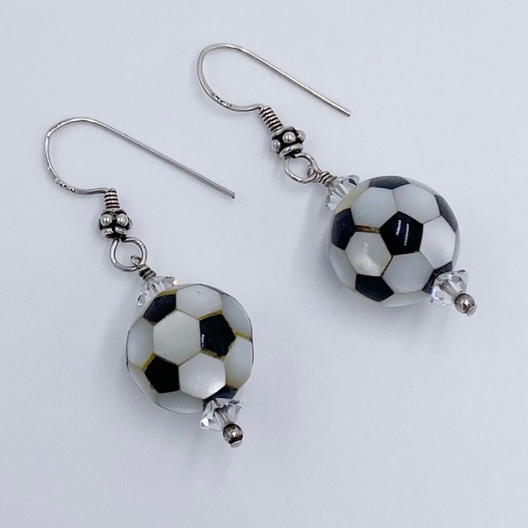 Mother of Pearl and Black Onyx Earrings - Picture 2 of 7